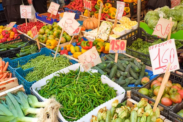 Grote Keuze Aan Verse Groenten Koop Een Markt Napels Italië — Stockfoto