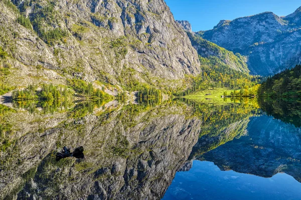 Der Herrliche Obersee Den Bayerischen Alpen Mit Einem Spiegel Der — Stockfoto