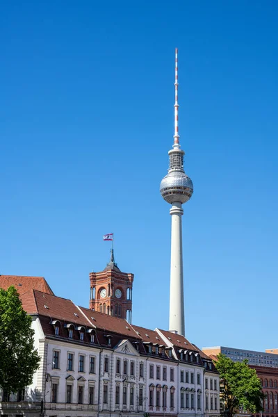 Televizyon Kulesi Belediye Binası Almanya Nın Berlin Kentindeki Nikolaiviertel Evleri — Stok fotoğraf