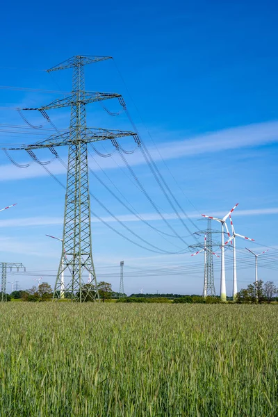 Bovengrondse Hoogspanningsleidingen Windturbines Gezien Duitsland — Stockfoto