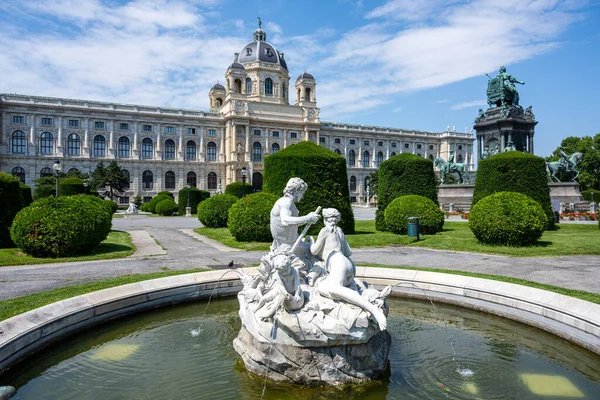 Museo Storia Naturale Con Una Piccola Scultura Vienna Austria — Foto Stock