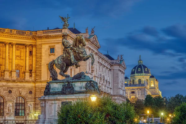 Estátua Prinz Eugen Com Parte Hofburg Museu Kunsthistorisches Viena Noite — Fotografia de Stock