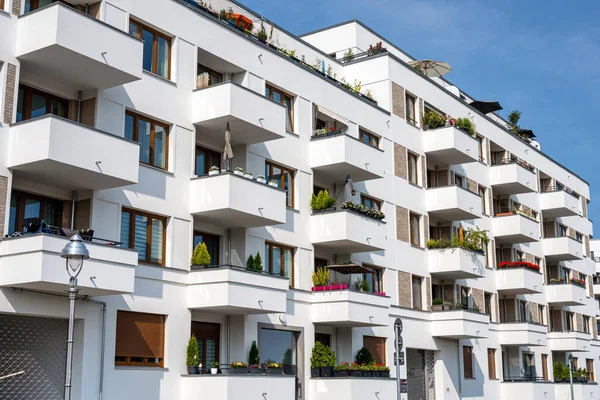 Novos Prédios Apartamentos Com Muitas Varandas Vistas Berlim — Fotografia de Stock