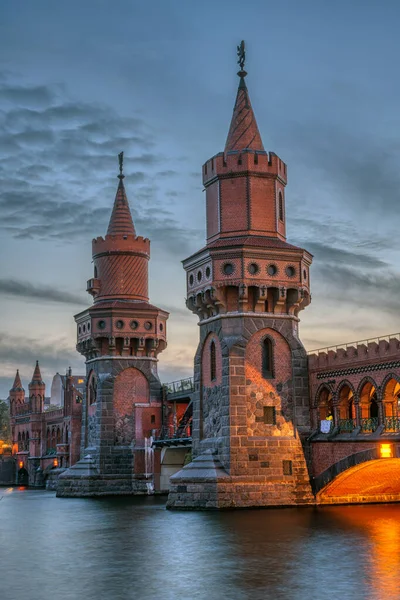 Hermoso Puente Oberbaum Berlín Después Del Atardecer —  Fotos de Stock