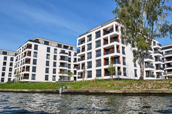 Edifícios Modernos Apartamentos Rio Spree Berlim Alemanha — Fotografia de Stock