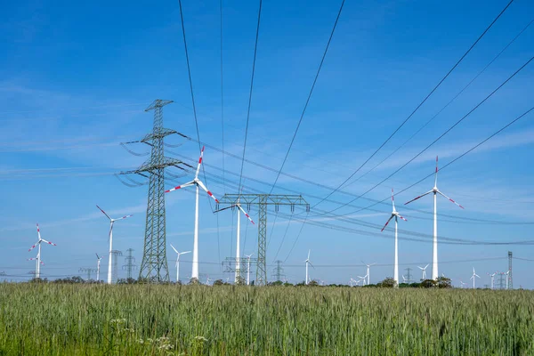 Elektriciteitsleidingen Elektriciteitspylons Windturbines Gezien Duitsland — Stockfoto