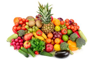 Parlak taze meyve ve sebze beyaz bir arka plan üzerinde izole topluluğu. Üstten görünüm.