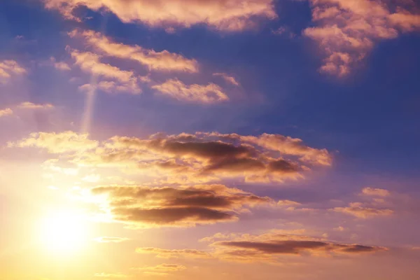 Hermosa Puesta Sol Brillante Cielo Azul — Foto de Stock