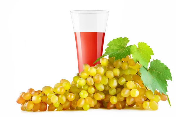 白い背景に分離されたガラスと束の熟したブドウのブドウ ジュース クリッピング テキスト用の空き容量 — ストック写真