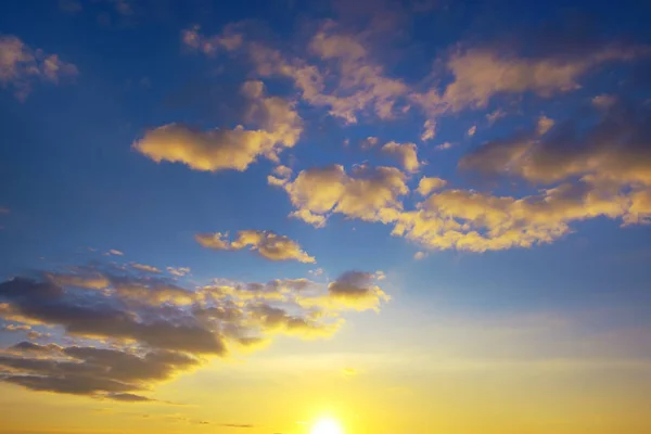 Hermosa Puesta Sol Brillante Cielo —  Fotos de Stock