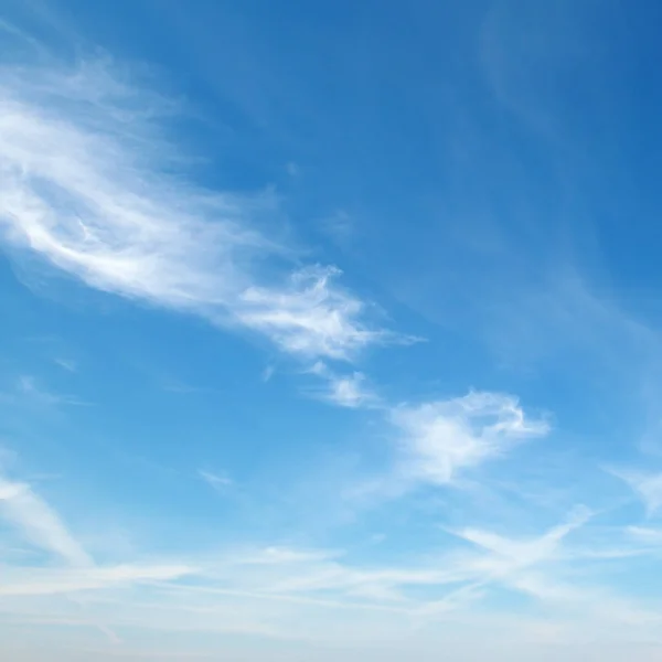Білі Пухнасті Хмари Блакитному Небі — стокове фото