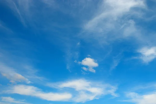 Nuage blanc sur le ciel — Photo