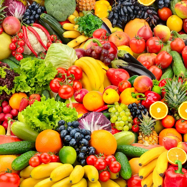 Frutas e legumes frescos e maduros variados. Conceito de alimento backgrou — Fotografia de Stock