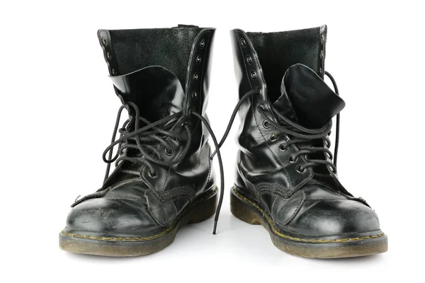 Stare, shabby skórzane buty na białym tle — Zdjęcie stockowe