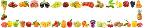 Ampia cornice verdure mature, frutta e bacche isolate su bianco — Foto Stock
