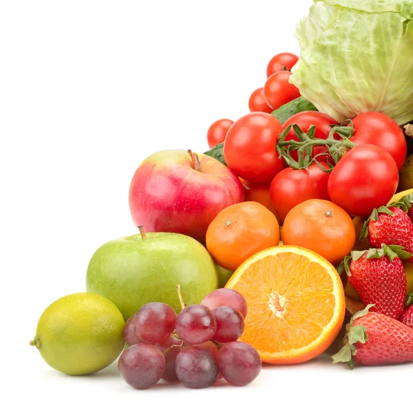 Variedad de frutas y verduras frescas saludables aisladas en blanco —  Fotos de Stock