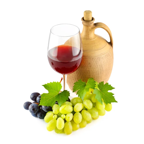 葡萄和酒壶 背景为白色 — 图库照片