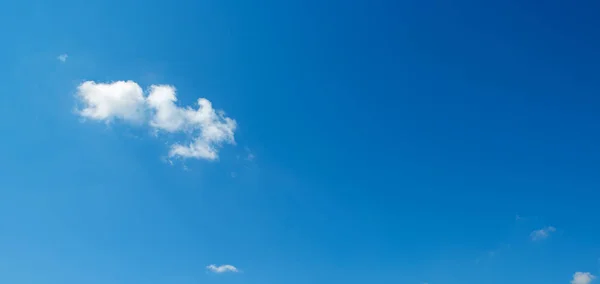 Small White Clouds Blue Sky Copy Space — Stock Photo, Image