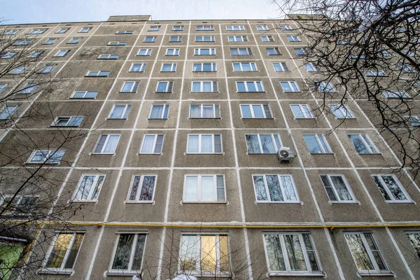 Πρόσοψη Του Ένα Νέο Πολυώροφο Κτίριο Διαμέρισμα Στη Μόσχα — Φωτογραφία Αρχείου