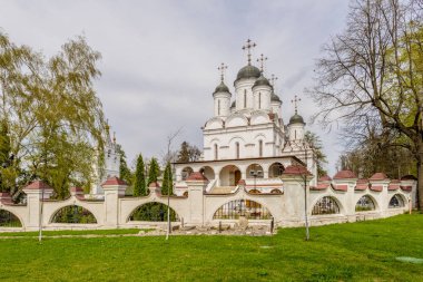 Rusya'nın antik beyaz taş Ortodoks Kilisesi