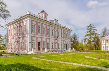 Rusya'nın klasik bir tarzda bir eski manor