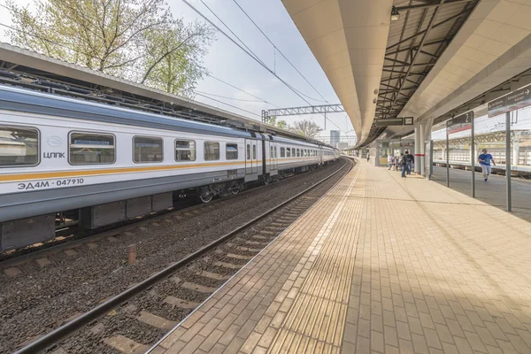 Moskova, Rusya - Moskova'da 20 Mayıs 2018 Modern banliyö yolcu treni