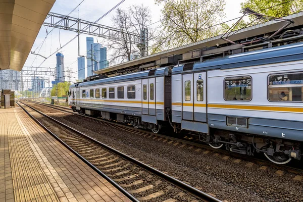 Moskova, Rusya - Moskova 20 Mayıs 2018 Modern metro treni