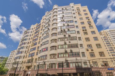 Moskova'da modern yüksek katlı konut