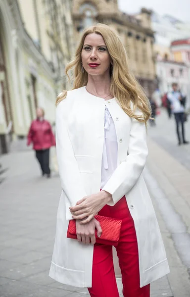 Fashionable Young Blonde Spring Fashionable Suit Shopping Bag Center Moscow — Stock Photo, Image