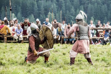 Kymry, Rusya Federasyonu - 26 Temmuz 2018 Festivali savaş reenactors Antik Ortaçağ savaşçı