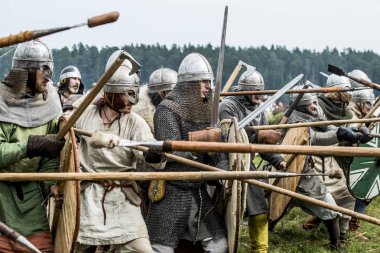 Kymry, Rusya Federasyonu - 26 Temmuz 2018 Festivali savaş reenactors Antik Ortaçağ savaşçı