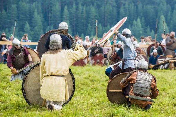 Kymry Oroszország Július 2018 Fesztivál Csata Reenactors Ősi Középkori Harcosok — Stock Fotó