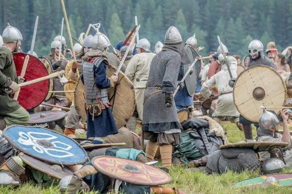 Kymry Oroszország Július 2018 Fesztivál Csata Reenactors Ősi Középkori Harcosok — Stock Fotó