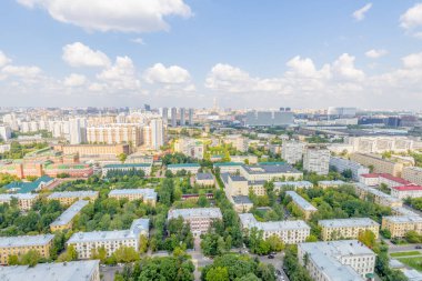 Sokaklar ve binalar Moskova'da bir yükseklikten panorama yukarıda görüntülemek