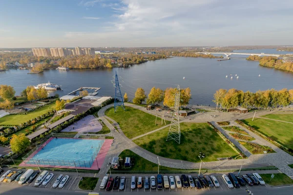Moskova Nehri Kıyısında Sonbahar Park — Stok fotoğraf
