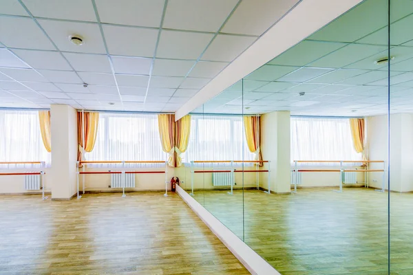 Sala Dança Ginástica Treinamento Interiores Com Espelhos — Fotografia de Stock