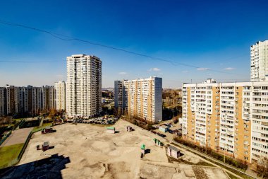 Güneşli bir günde Moskova'nın yeni yerleşim alanları panoramik üst görünümü