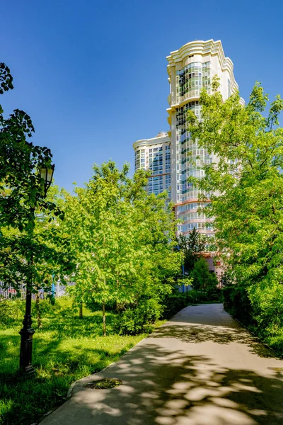 Fachada Moderno Edifício Alto Vários Andares Com Janelas Moscou — Fotografia de Stock