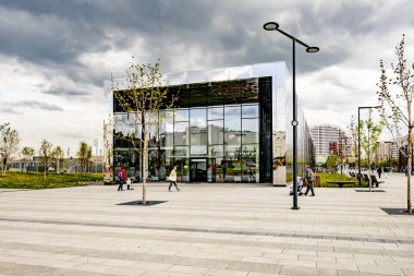 Moskova'nın çok katlı binaları ve sokakları ile yeni yerleşim alanları