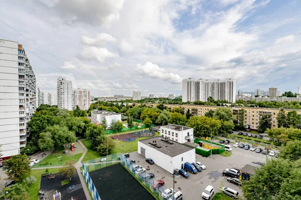 莫斯科新住宅区 拥有多层建筑和街道 — 图库照片