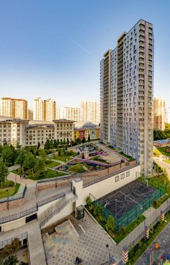 Modern çok katlı premium konut binasının cephesi