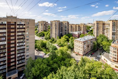 Moskova'nın eteklerinde çok katlı konut binaları ile modern bir alan