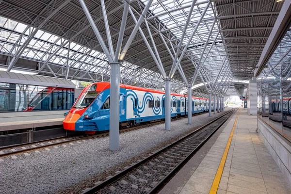 MOSCOW / RUSSIA - 21 Temmuz 2020 Moskova Metro 'daki yeni yüksek teknolojili yeraltı istasyonu