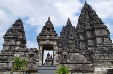 Endonezya 'da Java adasında Yogyakarta yakınlarındaki Prambanan Tapınağı