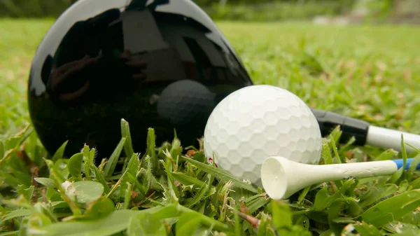 Macro Tiro Clube Golfe Com Bola Tee Grama Fairway — Fotografia de Stock