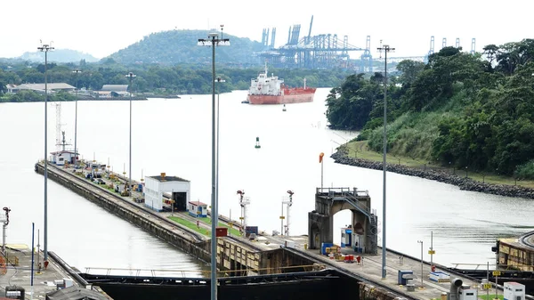 Miraflores Lock Panama Canal Panama Dec 2016 Ship Leaving Miraflores — Stock Photo, Image