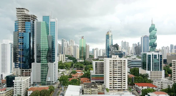  Panama City-Panama-Aralık 8, 2016: Panama City modern manzarası ile onun yüksek artış görünümünü şehir merkezinin kalbinde kuleleri.     