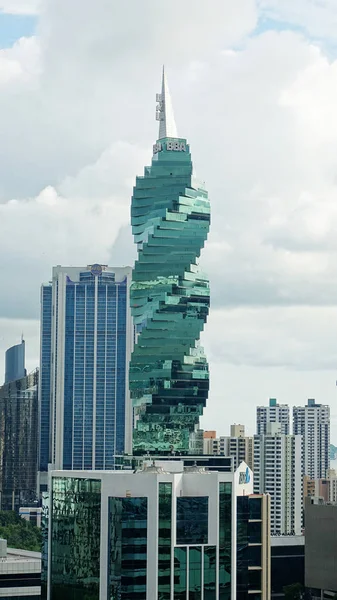Panama City, Panama-Aralık 8, 2016: The F ve F Tower olduğunu Panama City'deki bir ofis kulesi. Emporis yılın en iyi on en iyi gökdelenler arasında F ve F kule 2011 yılında seçilen.