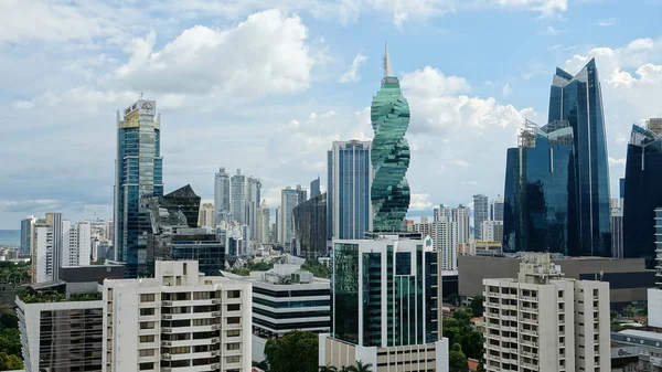  Panama City-Panama-Aralık 8, 2016: Panama City modern manzarası ile onun yüksek artış görünümünü şehir merkezinin kalbinde kuleleri.     