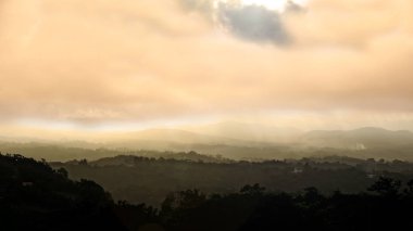 Panama kırsal bir dağ kasabasında üzerinde güzel gün batımı